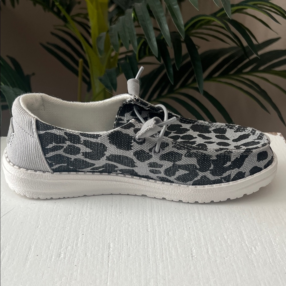 Hey Dude Women’s Wendy Leopard Sparkle Shoes - Picture 8 of 9